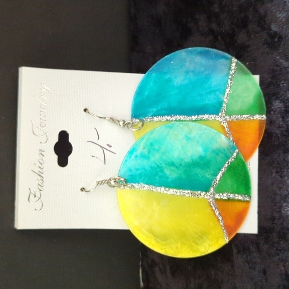 Unbranded Handpainted Seashell Peace Sign Pierced Earrings - NEW - Picture 1 of 8
